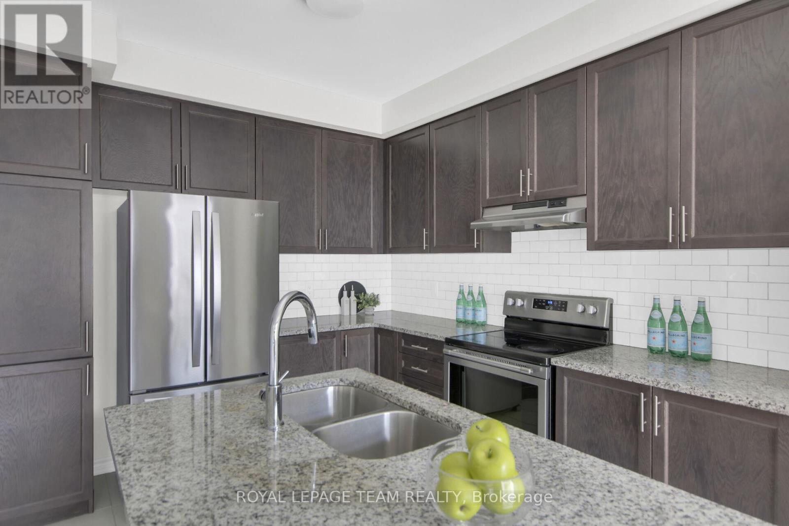 Photo 10 of 92 Mesa Drive, Ottawa ON