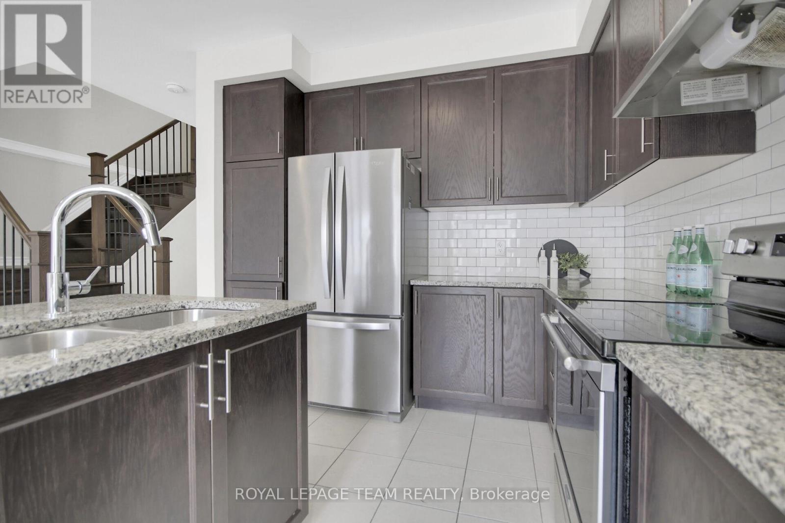 Photo 12 of 92 Mesa Drive, Ottawa ON