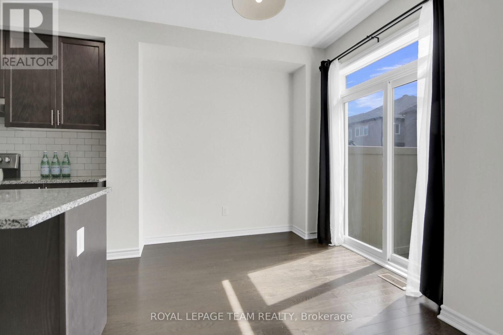 Photo 14 of 92 Mesa Drive, Ottawa ON