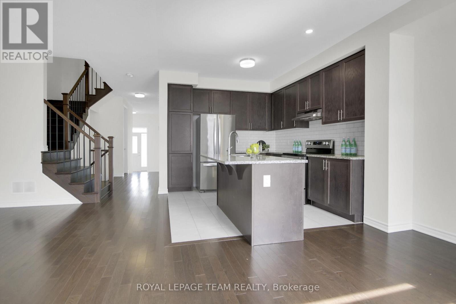 Photo 15 of 92 Mesa Drive, Ottawa ON