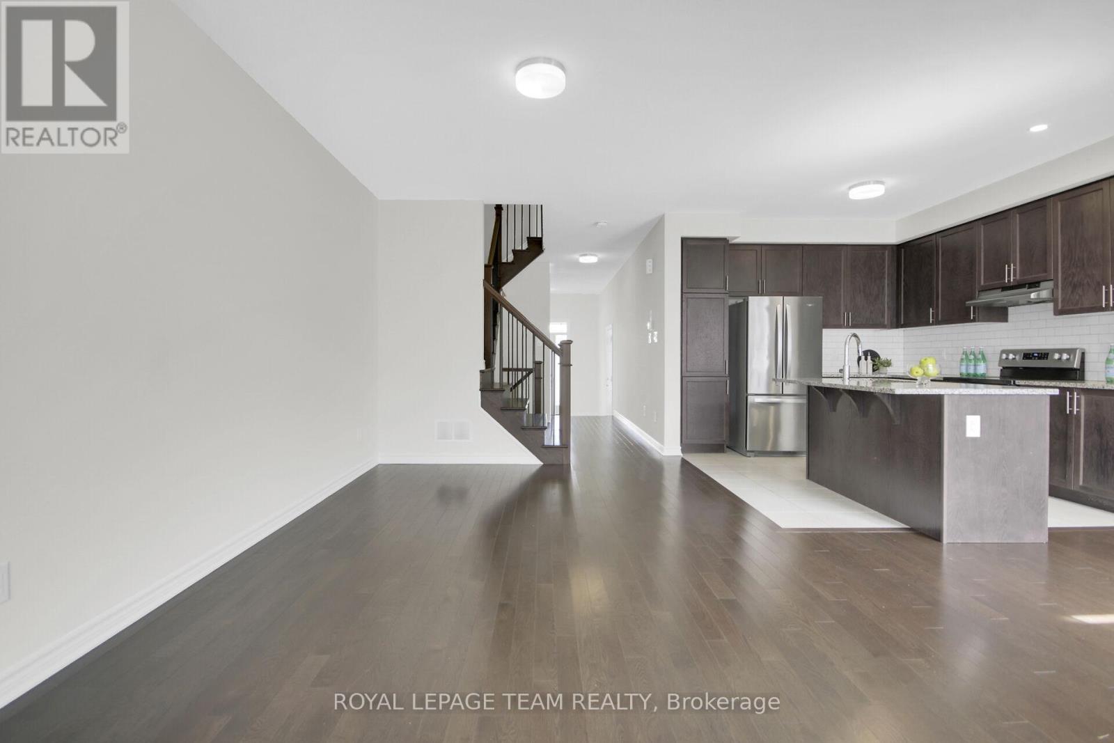 Photo 16 of 92 Mesa Drive, Ottawa ON