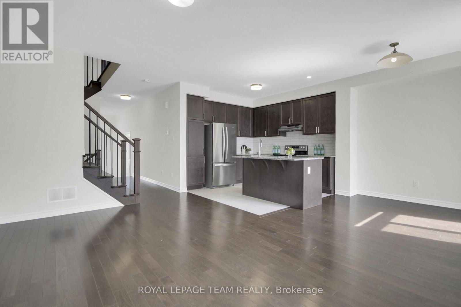 Photo 17 of 92 Mesa Drive, Ottawa ON