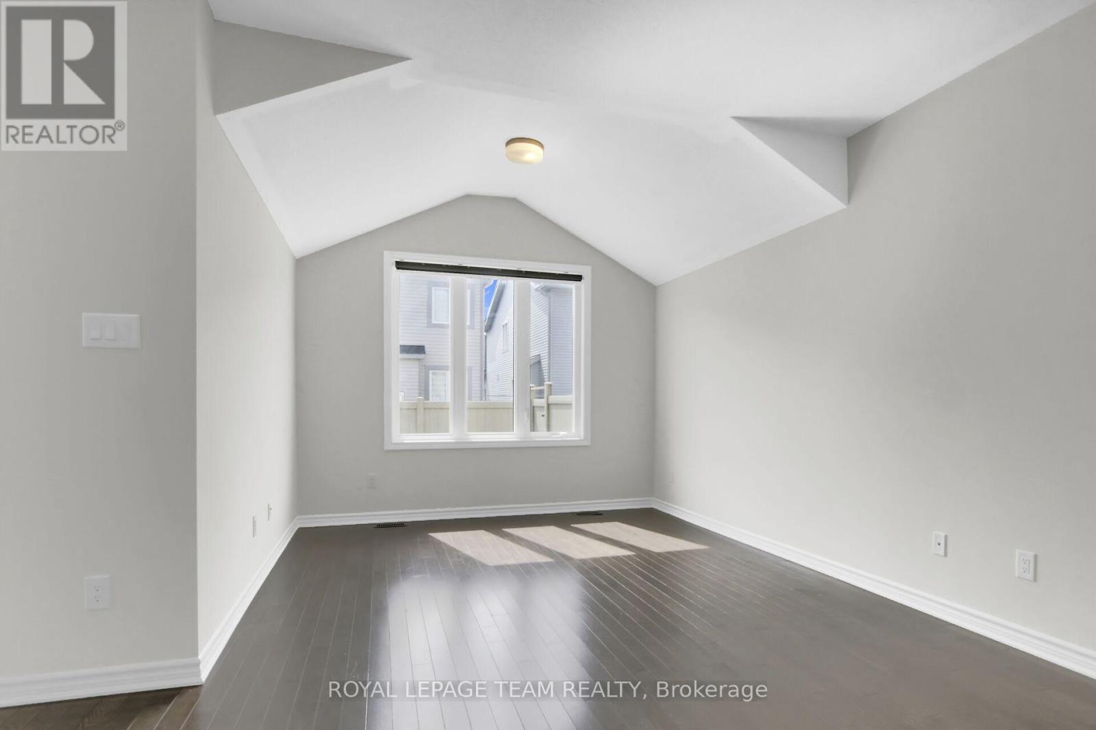 Photo 20 of 92 Mesa Drive, Ottawa ON