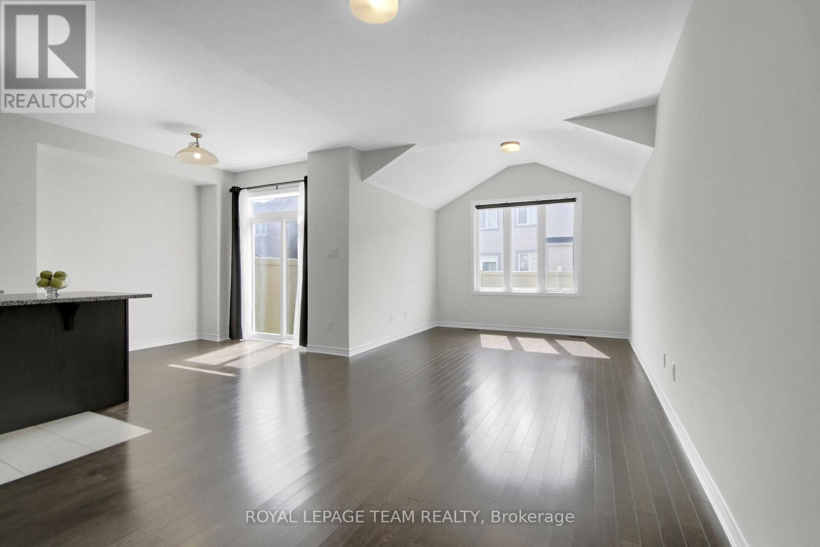 Photo 22 of 92 Mesa Drive, Ottawa ON