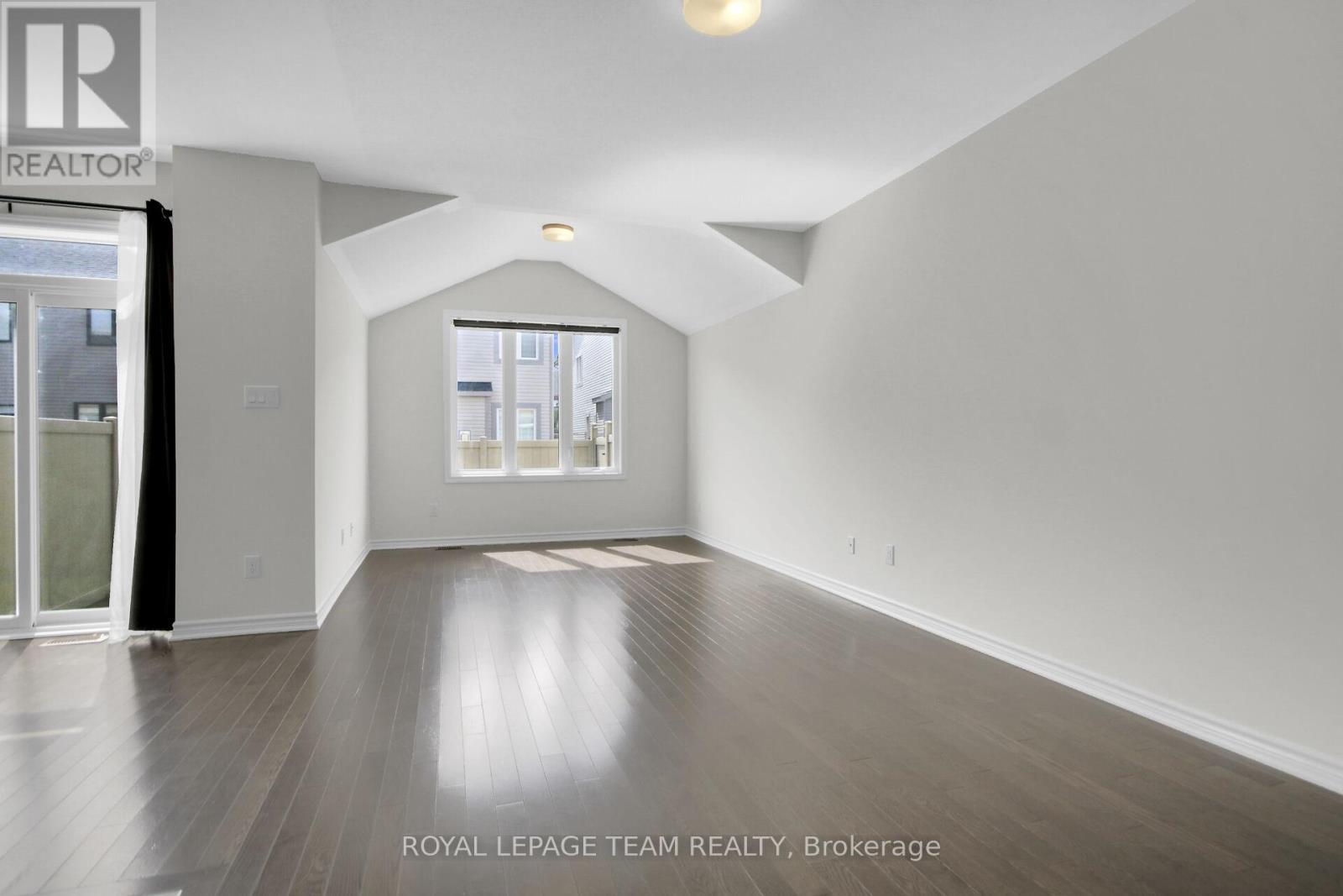 Photo 23 of 92 Mesa Drive, Ottawa ON