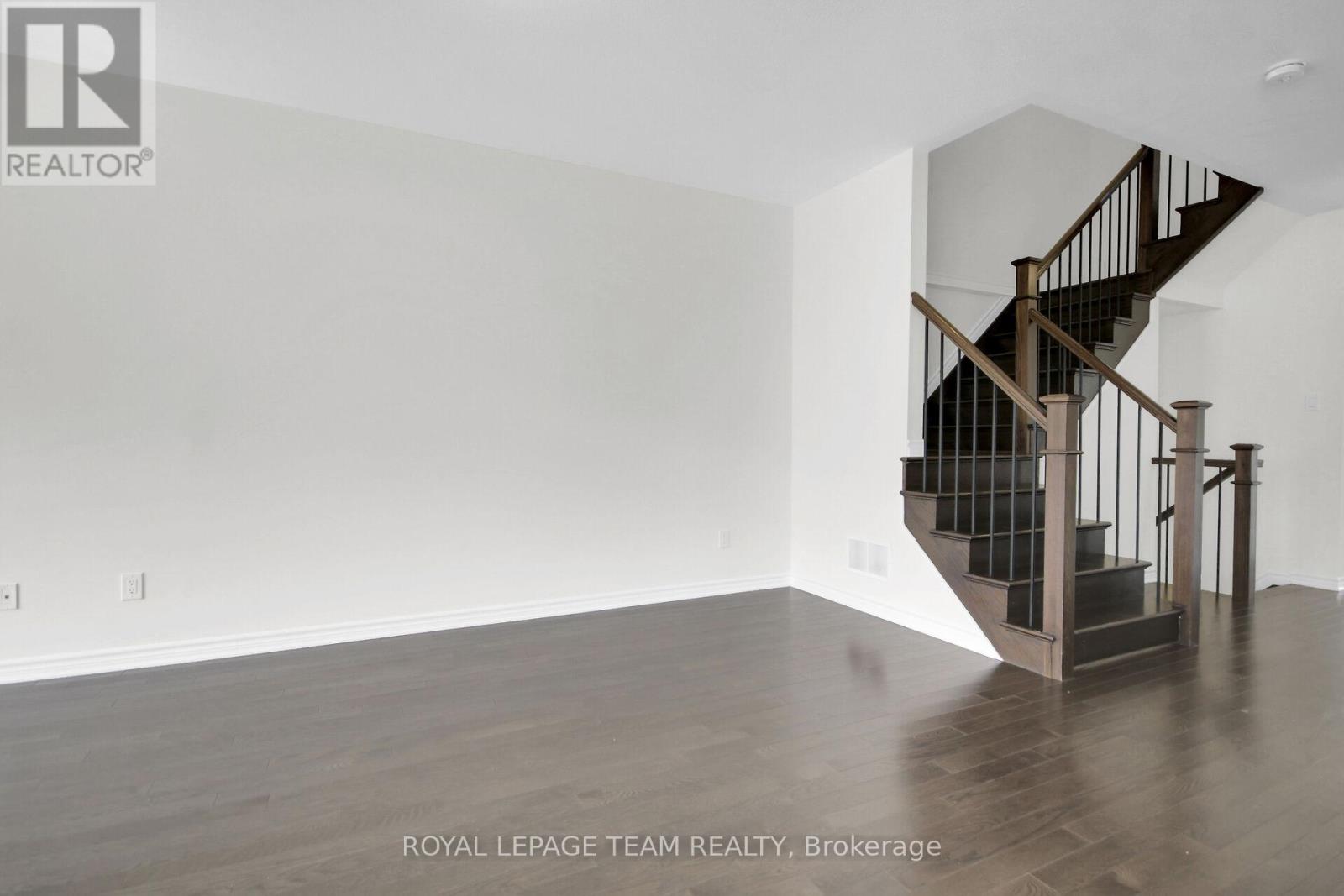 Photo 27 of 92 Mesa Drive, Ottawa ON