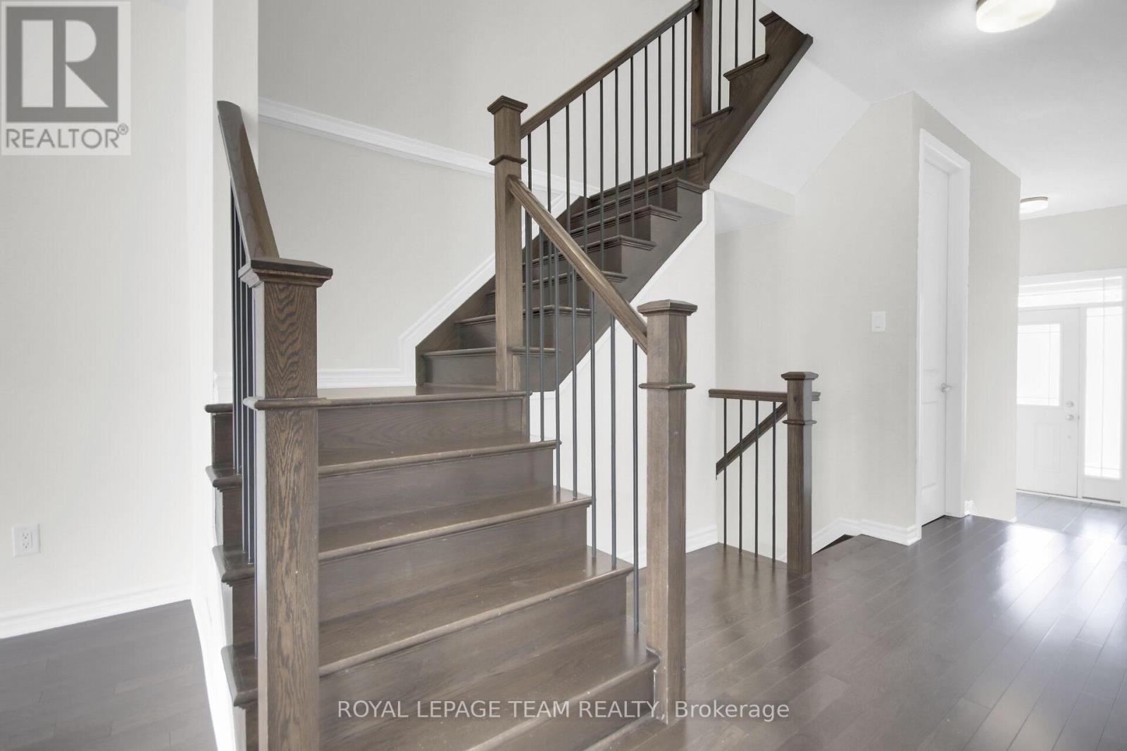 Photo 28 of 92 Mesa Drive, Ottawa ON