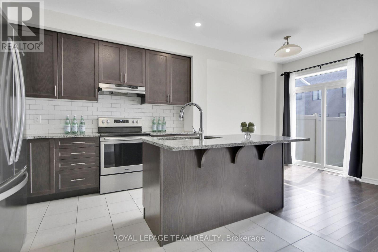 Photo 7 of 92 Mesa Drive, Ottawa ON