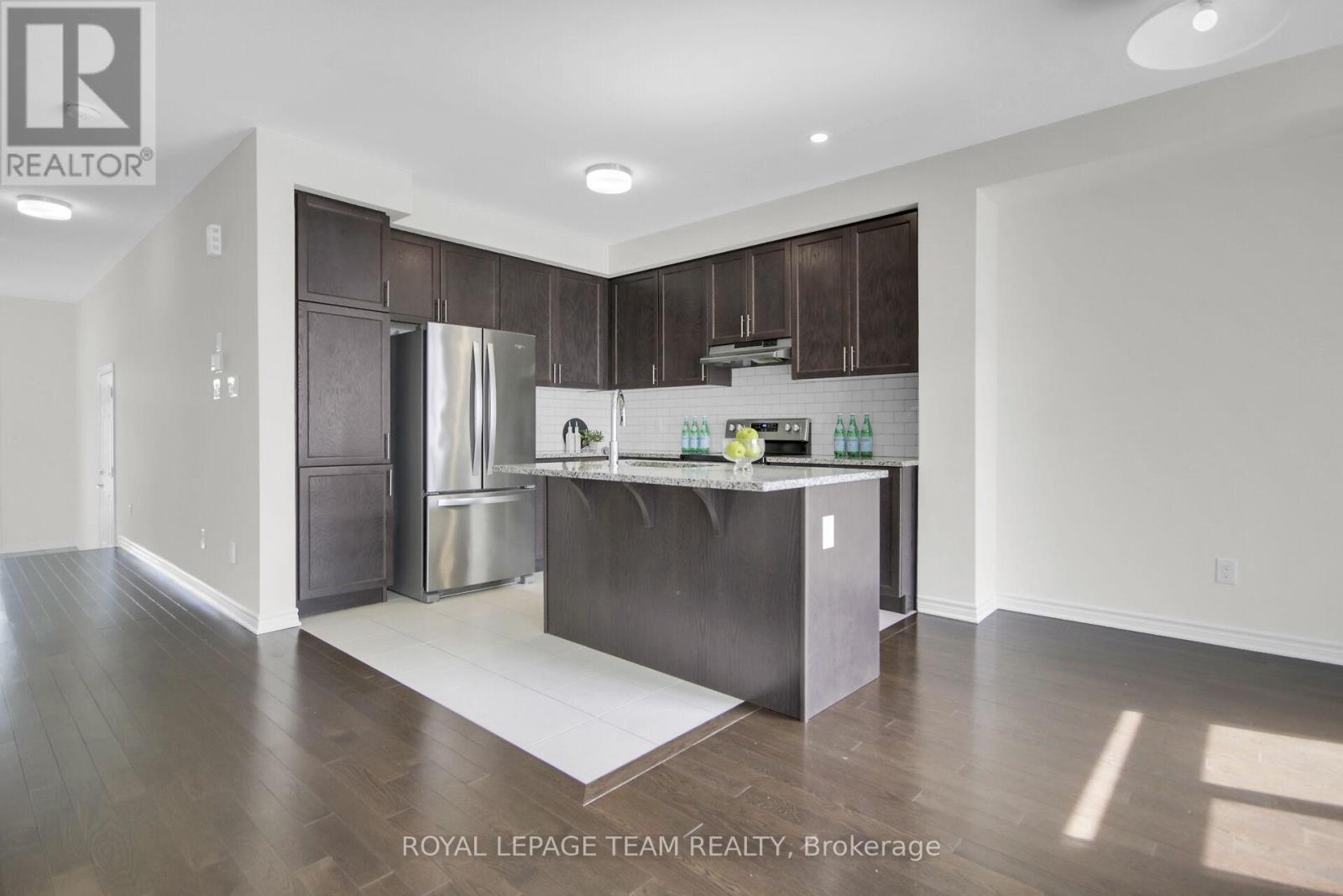 Photo 9 of 92 Mesa Drive, Ottawa ON