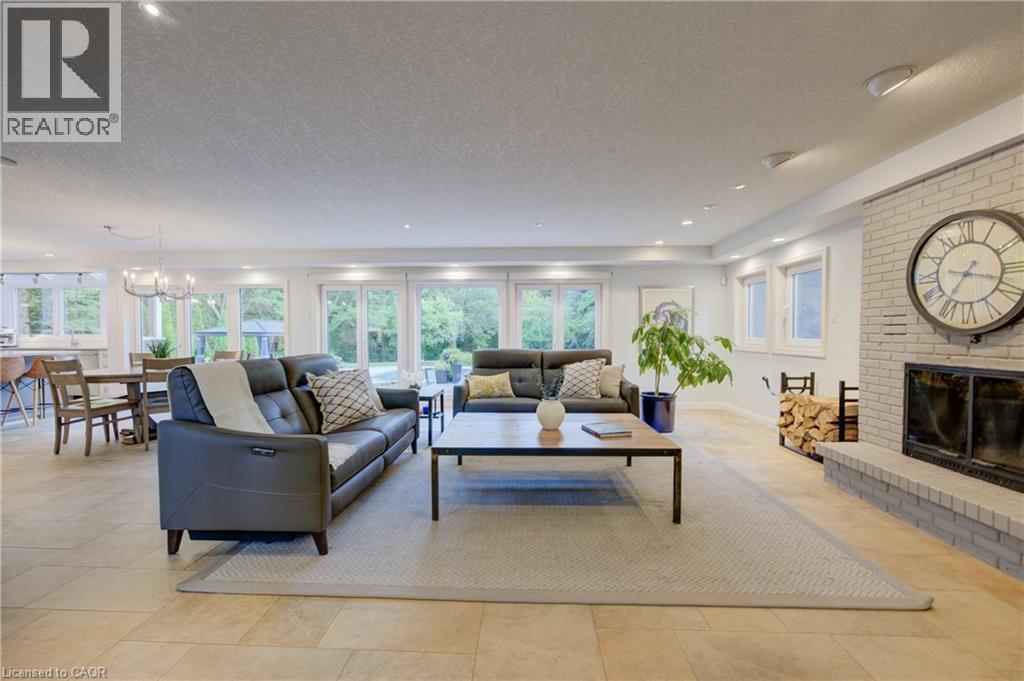 Photo 2 of 587 Manorwood Court, Waterloo ON