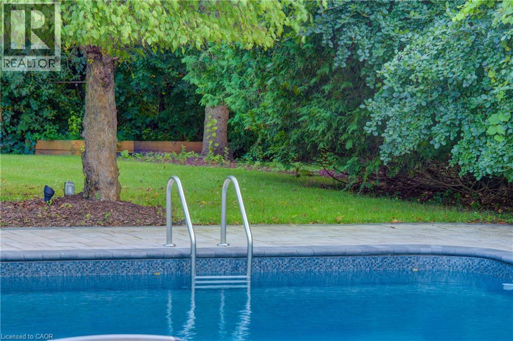 Photo 33 of 587 Manorwood Court, Waterloo ON