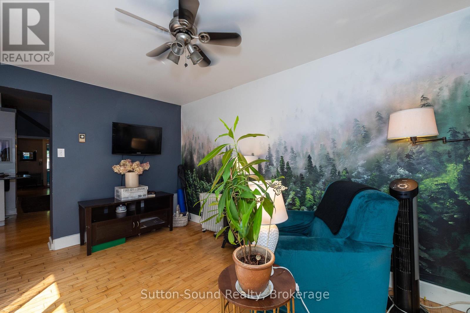 Photo 10 of 735 4th Avenue E, Owen Sound ON