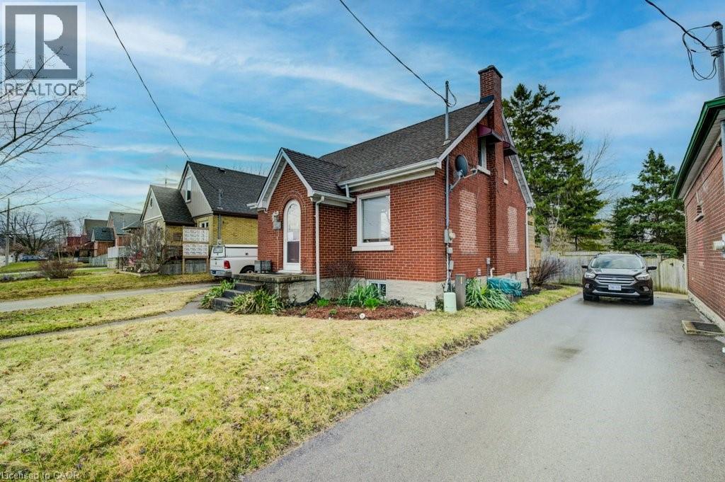 Photo 8 of 135 Stirling Avenue S, Kitchener ON