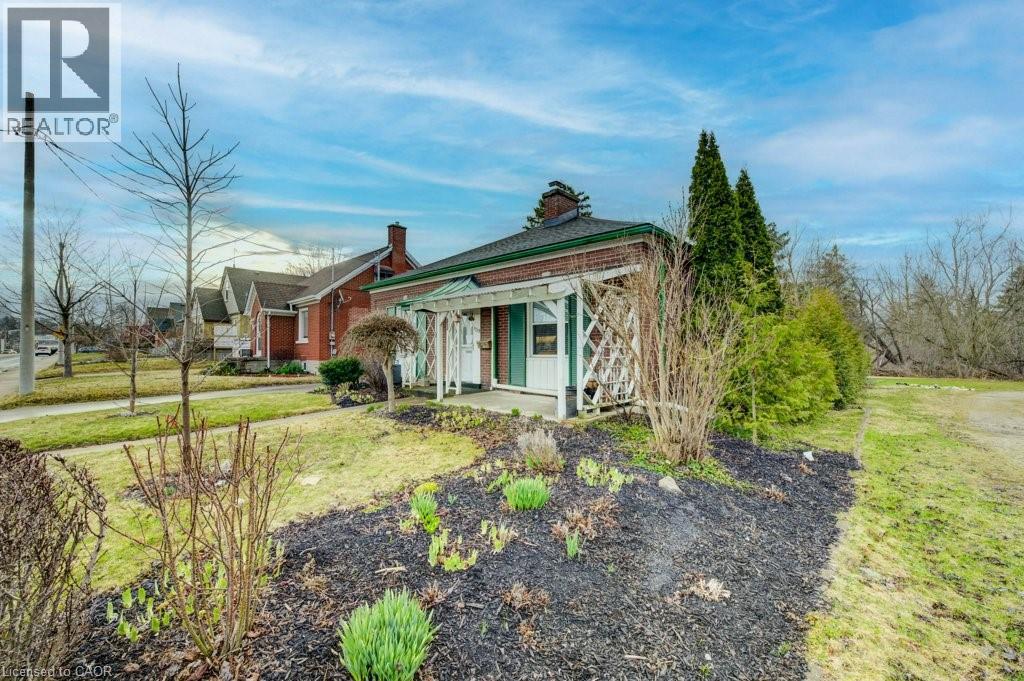 Photo 8 of 139 Stirling Avenue S, Kitchener ON