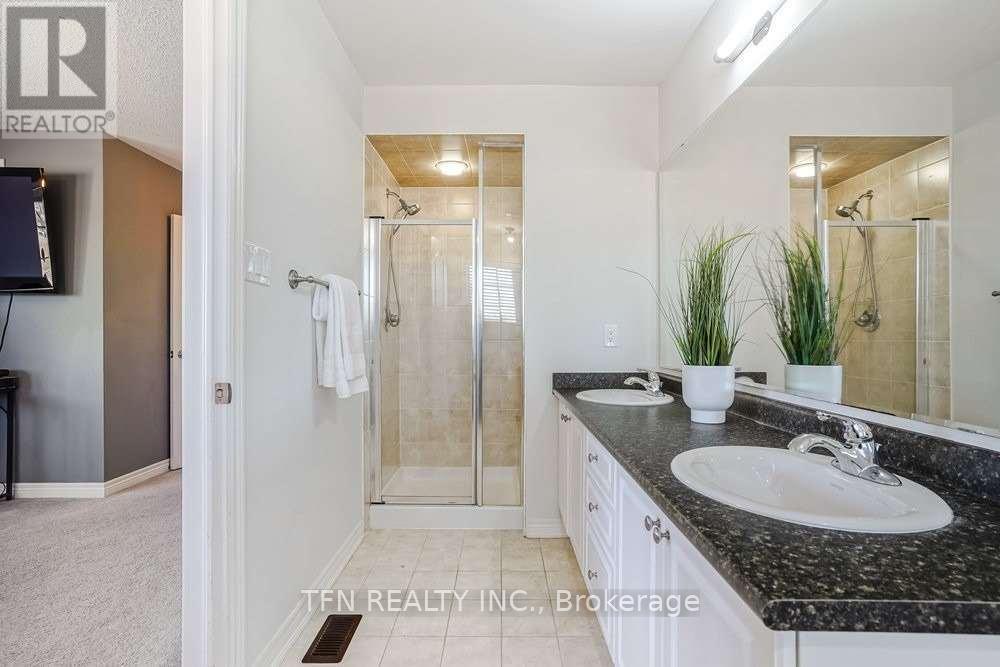Photo 12 of 15 Mcphail Place, Hamilton ON
