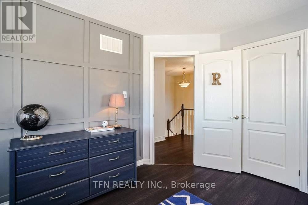 Photo 3 of 15 Mcphail Place, Hamilton ON