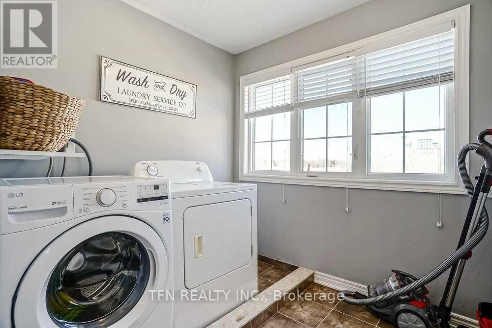 Photo 4 of 15 Mcphail Place, Hamilton ON