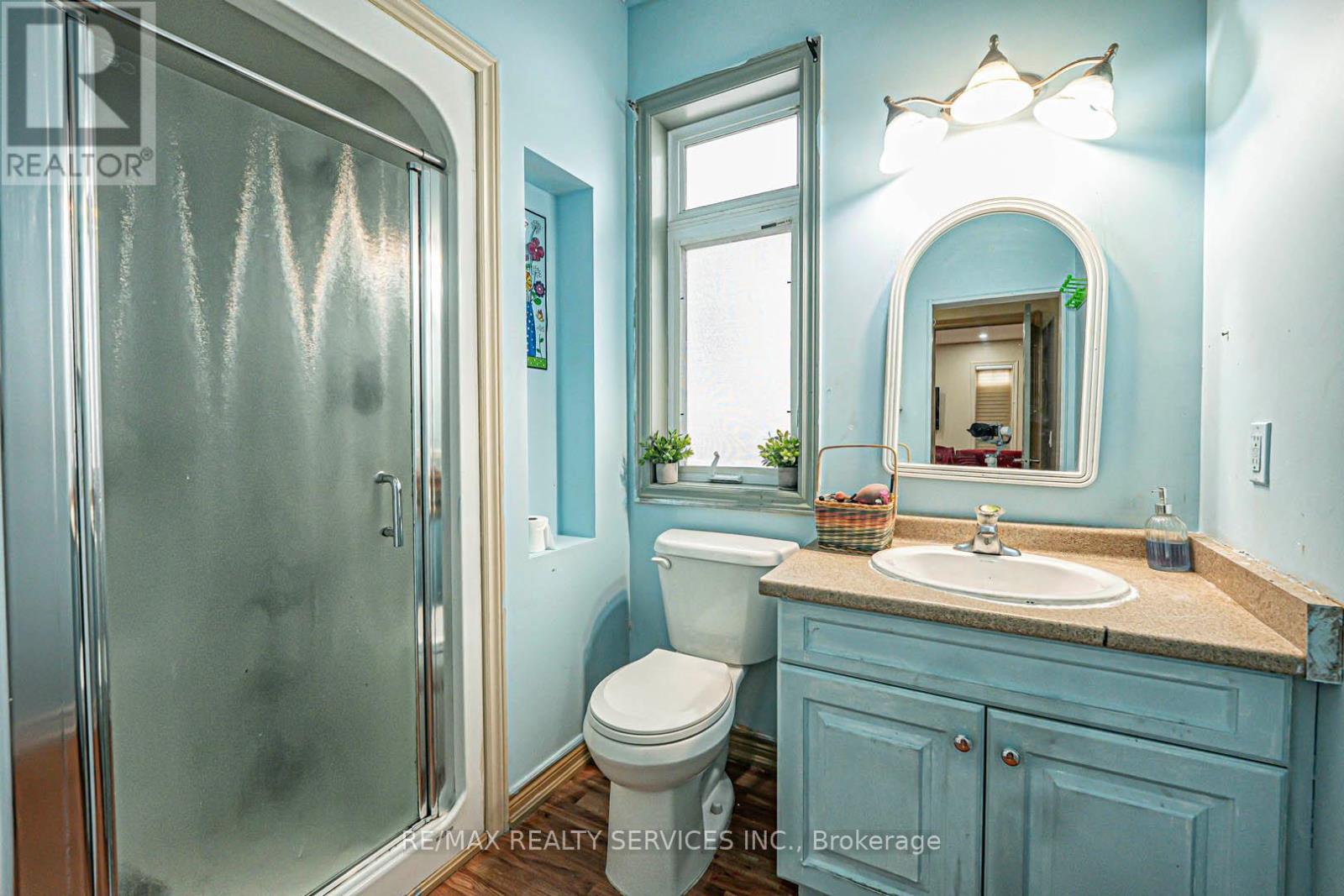 Photo 17 of 704 Stone Church Road E, Hamilton ON