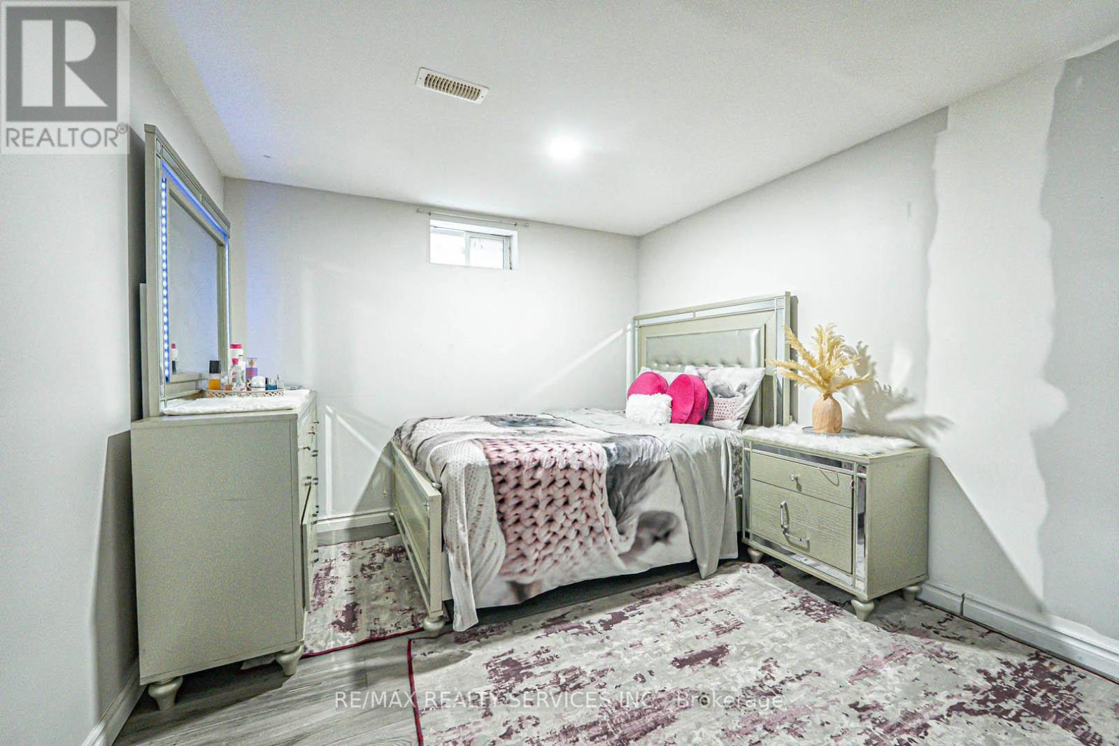 Photo 22 of 704 Stone Church Road E, Hamilton ON