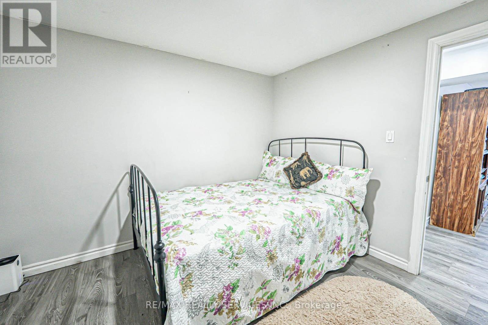 Photo 4 of 704 Stone Church Road E, Hamilton ON