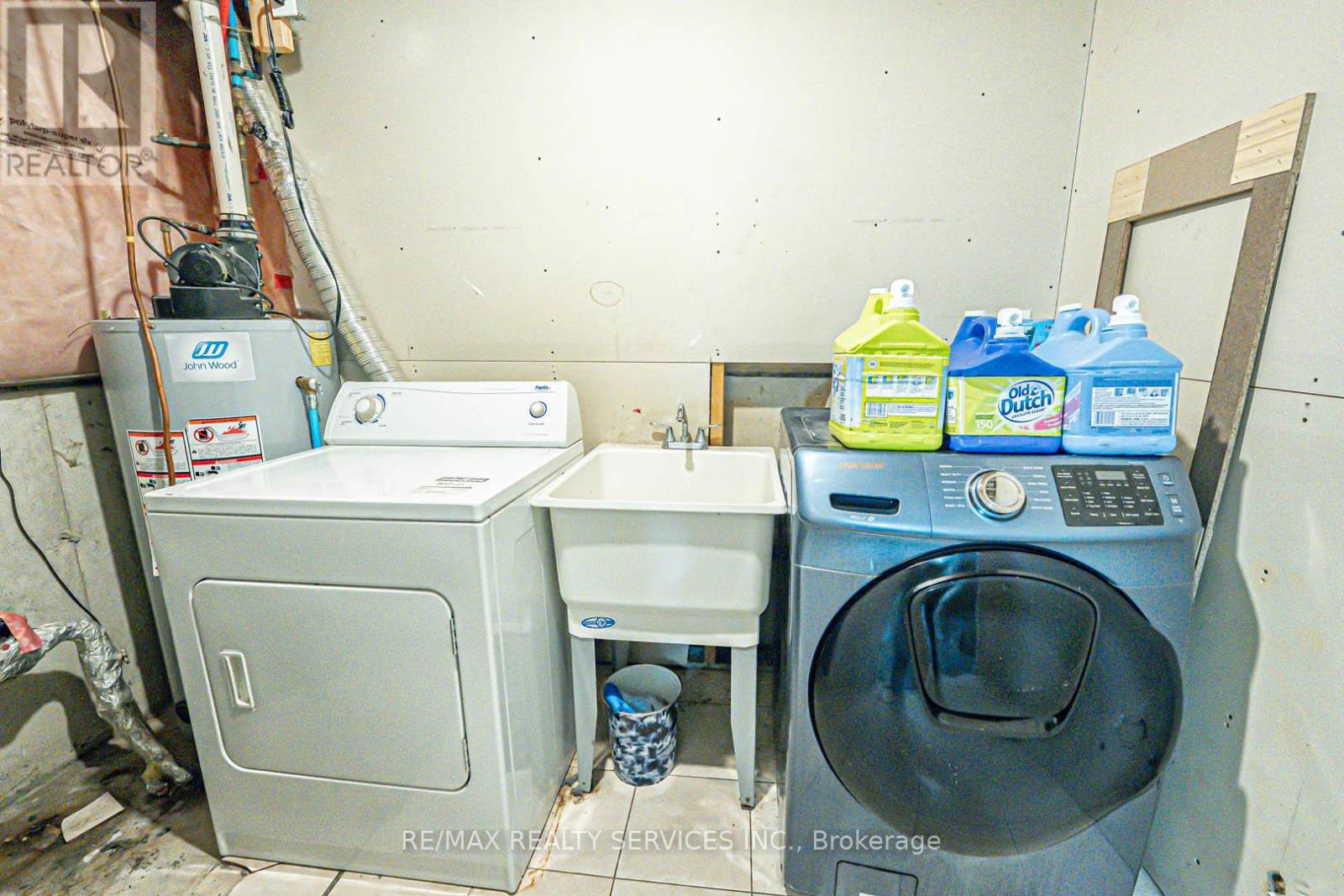 Photo 12 of 704 Stone Church Road E, Hamilton ON