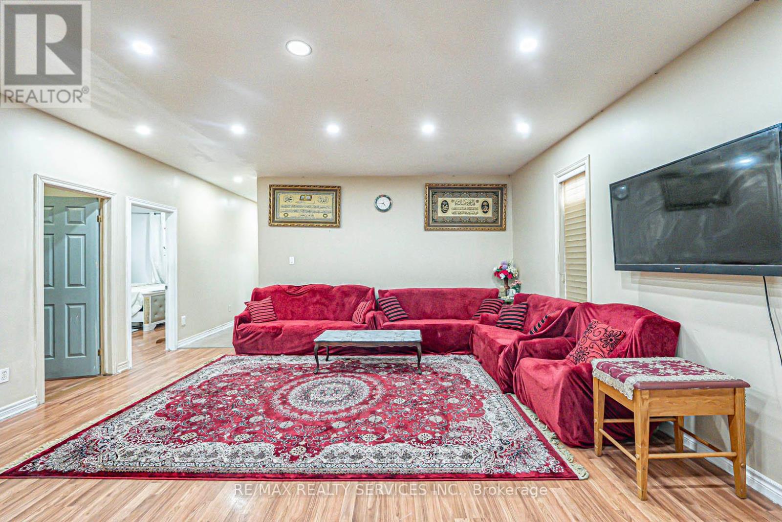 Photo 9 of 704 Stone Church Road E, Hamilton ON