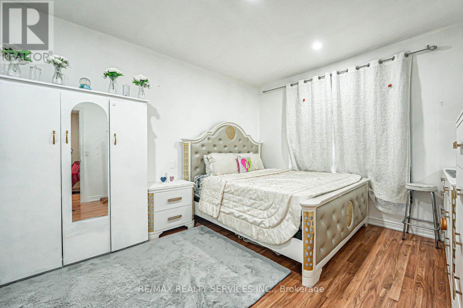 Photo 10 of 704 Stone Church Road E, Hamilton ON