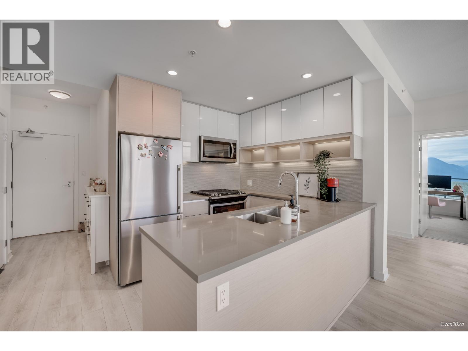 Photo 7 of 1103 8850 University Crescent, Burnaby BC
