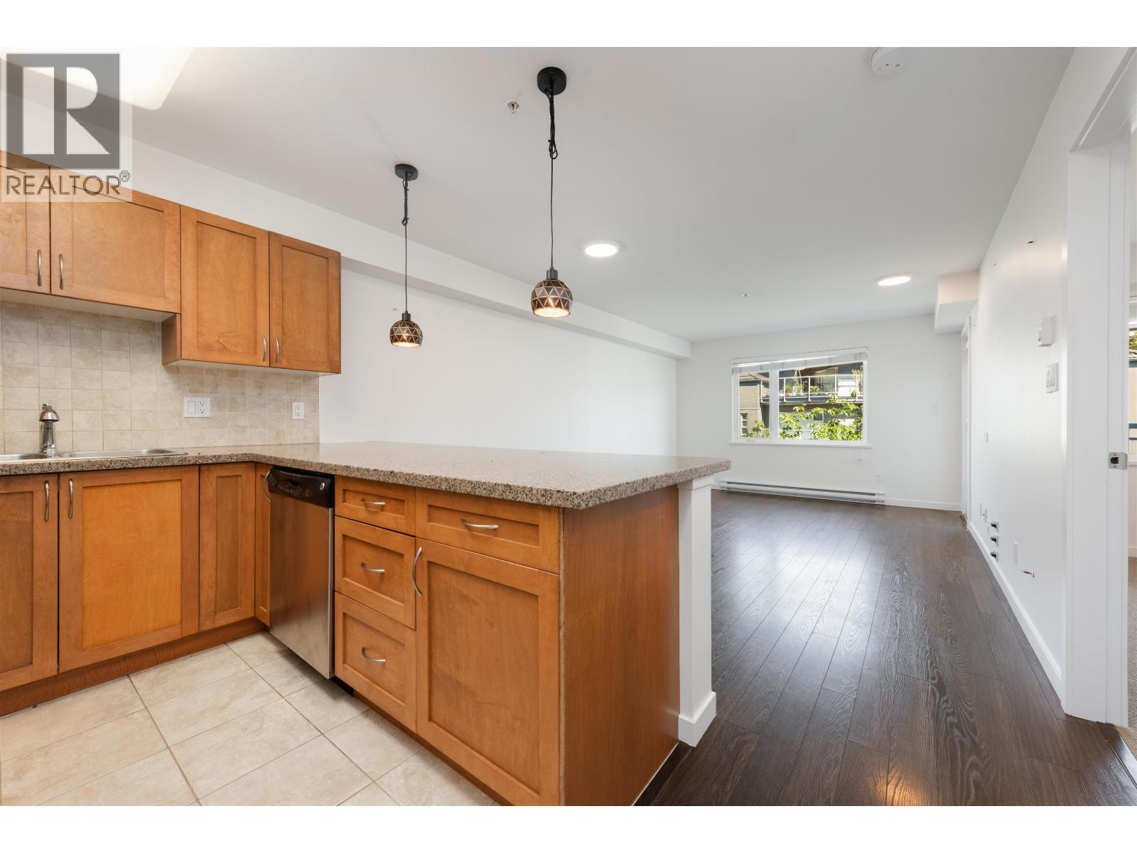 Photo 1 of 303 2373 Atkins Avenue, Port Coquitlam BC