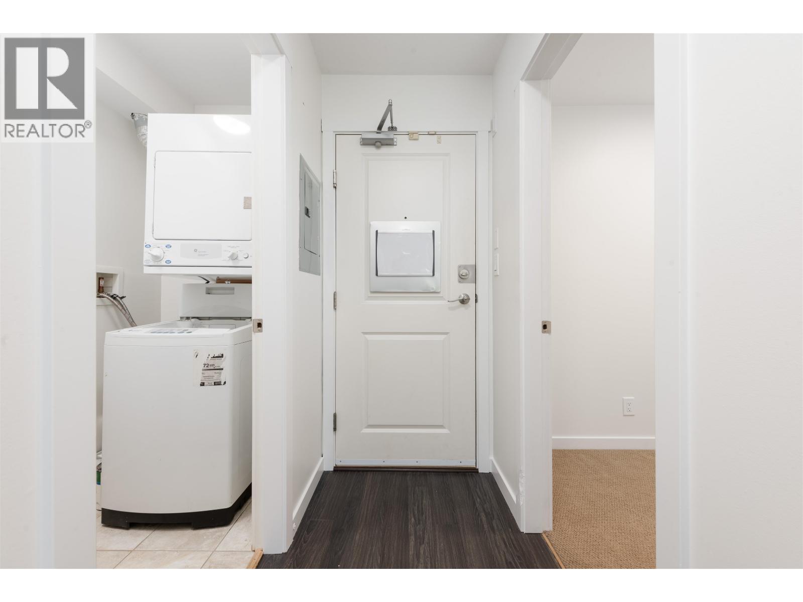 Photo 11 of 303 2373 Atkins Avenue, Port Coquitlam BC