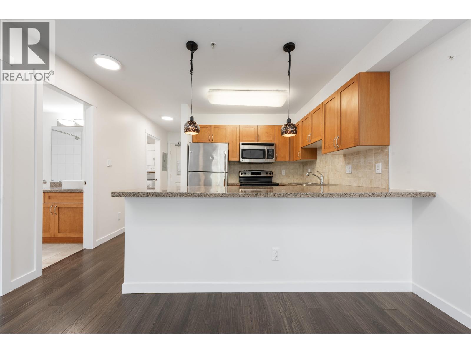 Photo 2 of 303 2373 Atkins Avenue, Port Coquitlam BC