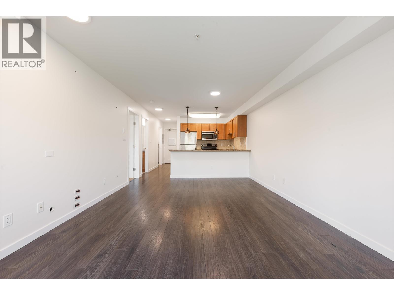 Photo 3 of 303 2373 Atkins Avenue, Port Coquitlam BC