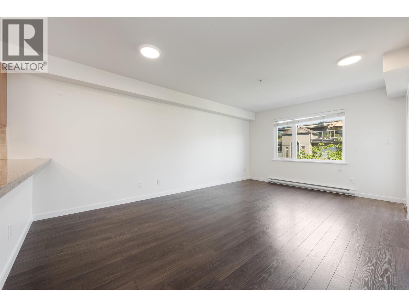 Photo 4 of 303 2373 Atkins Avenue, Port Coquitlam BC