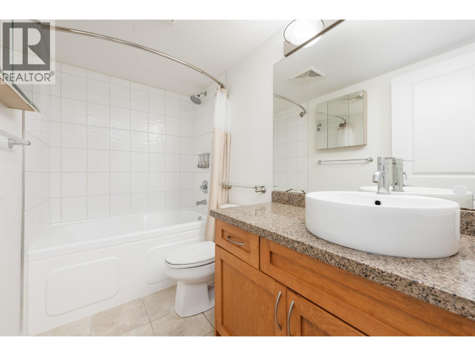Photo 5 of 303 2373 Atkins Avenue, Port Coquitlam BC