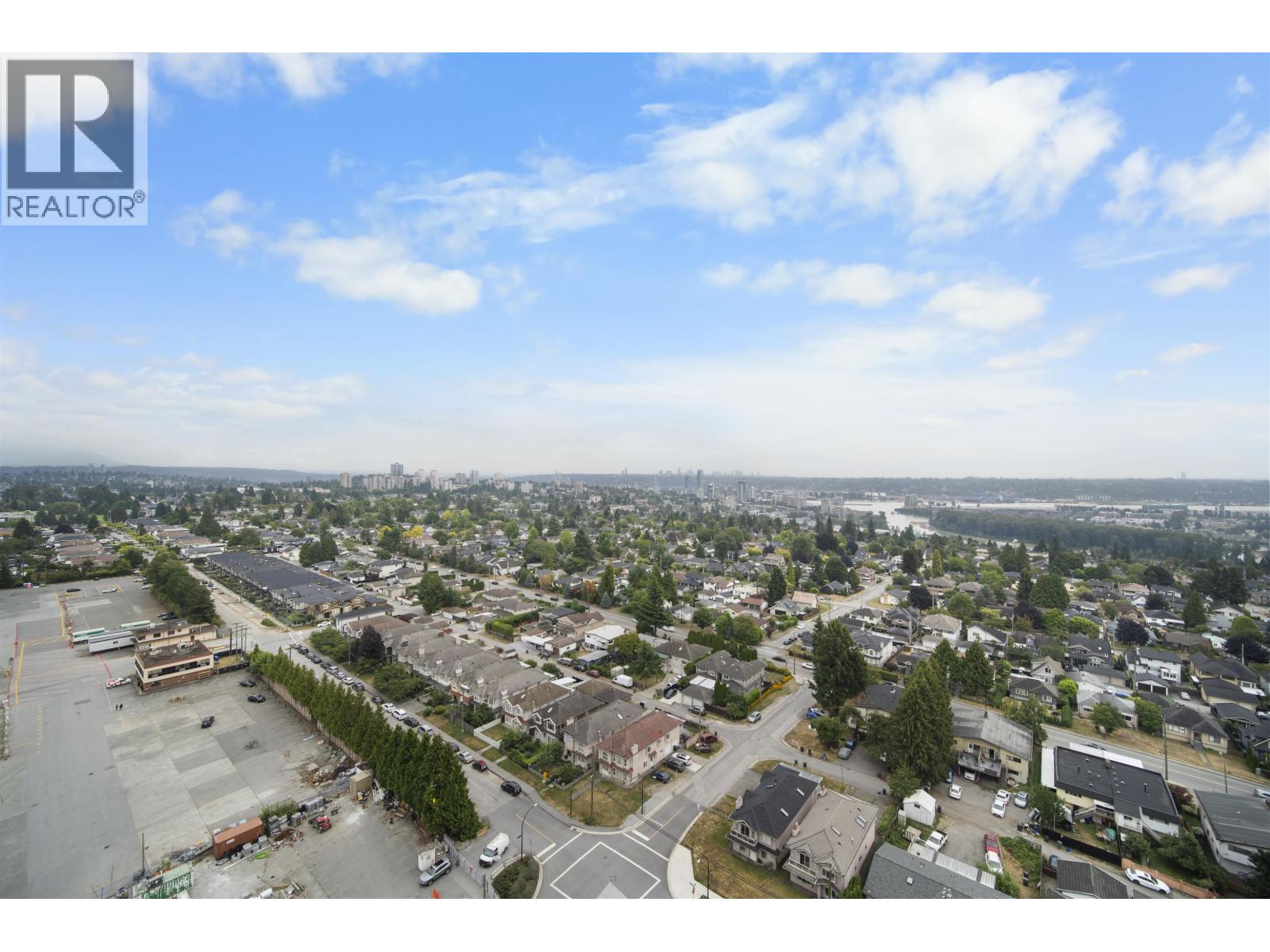 Photo 6 of 2107 7769 Park Crescent, Burnaby BC