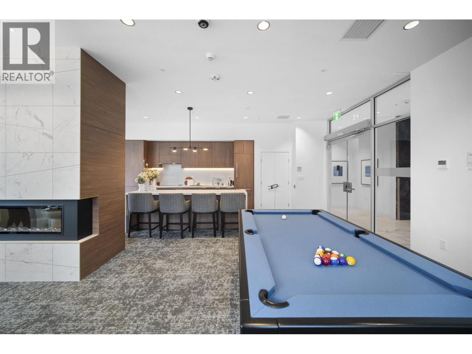 Photo 3 of 2107 7769 Park Crescent, Burnaby BC