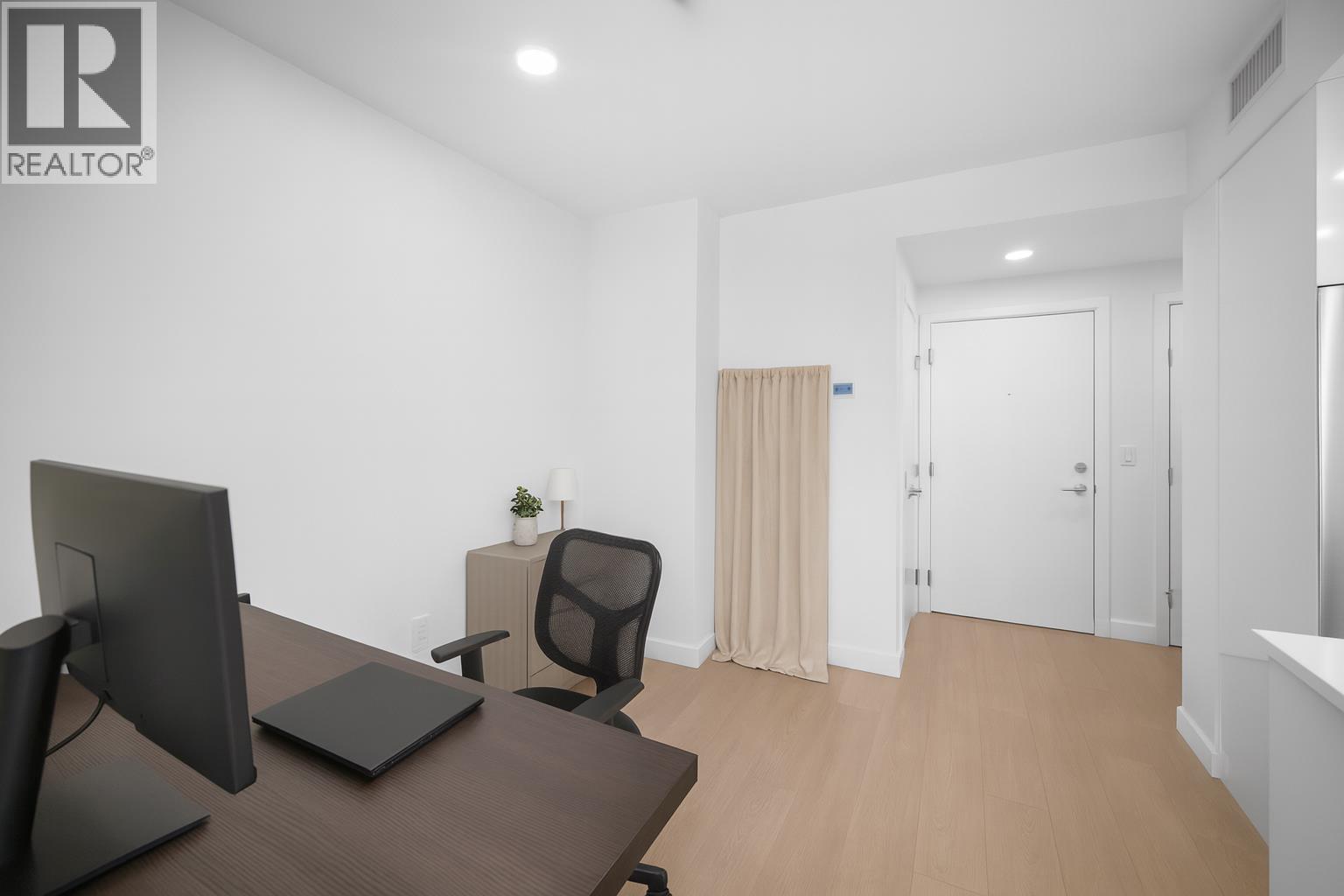Photo 9 of 2107 7769 Park Crescent, Burnaby BC
