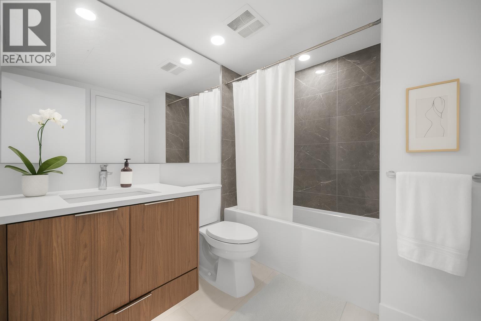 Photo 15 of 2107 7769 Park Crescent, Burnaby BC