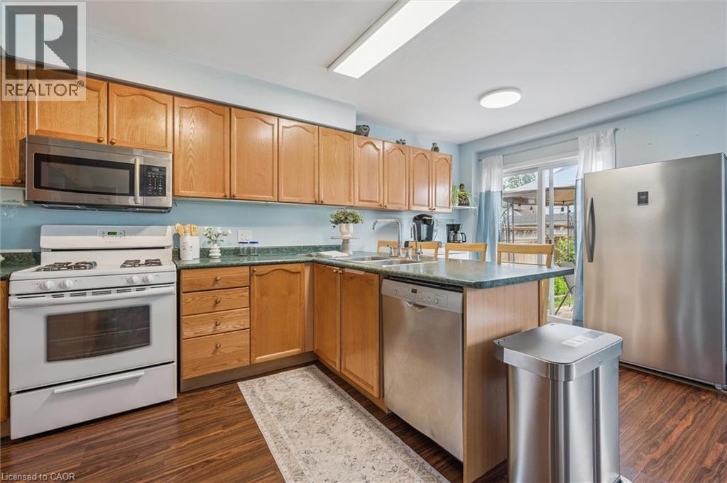 Photo 3 of 224 Pineland Court, Waterloo ON