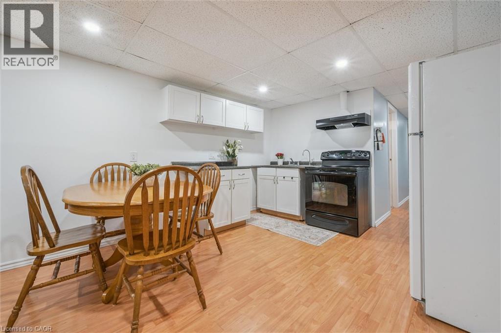 Photo 15 of 224 Pineland Court, Waterloo ON