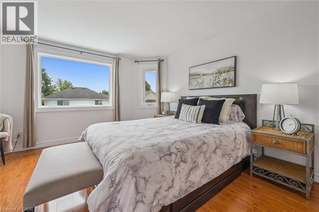 Photo 14 of 224 Pineland Court, Waterloo ON