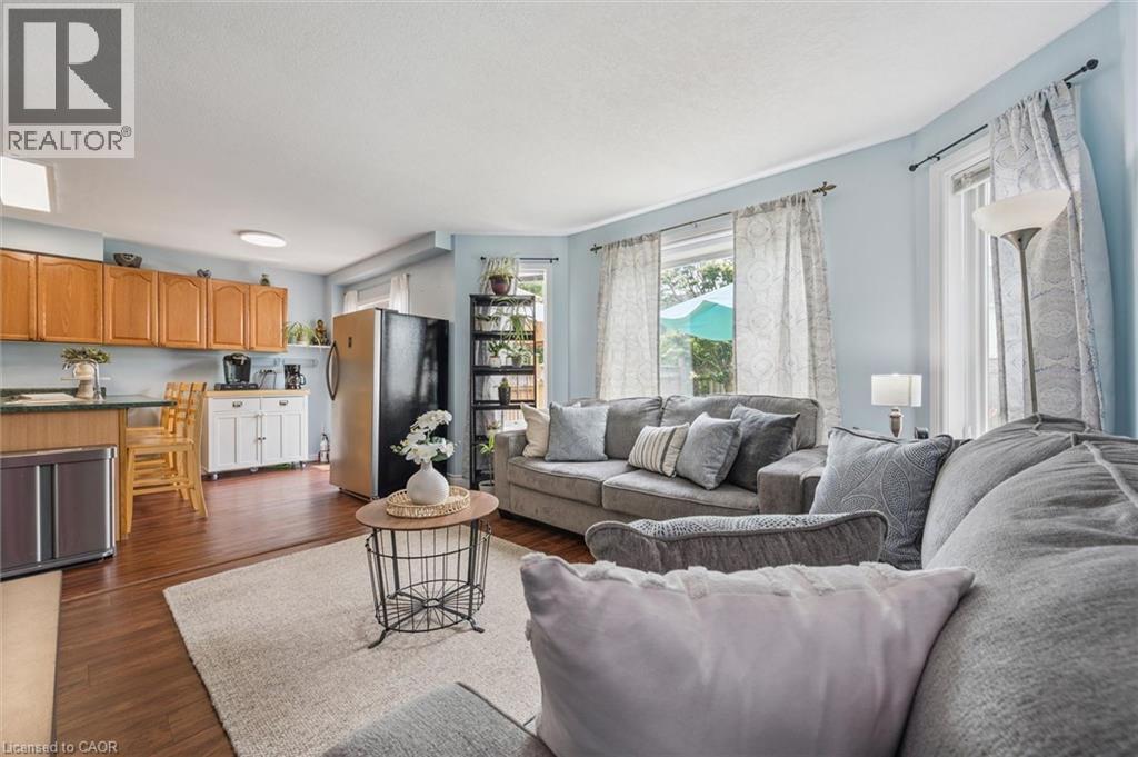 Photo 6 of 224 Pineland Court, Waterloo ON