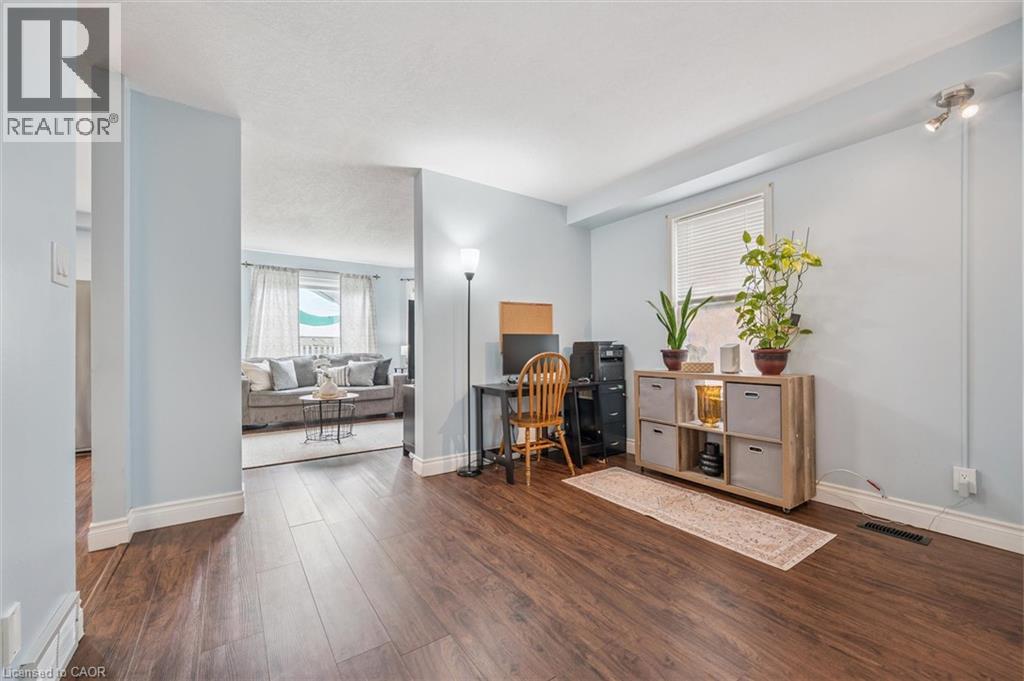 Photo 23 of 224 Pineland Court, Waterloo ON