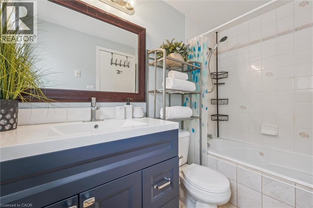 Photo 16 of 224 Pineland Court, Waterloo ON