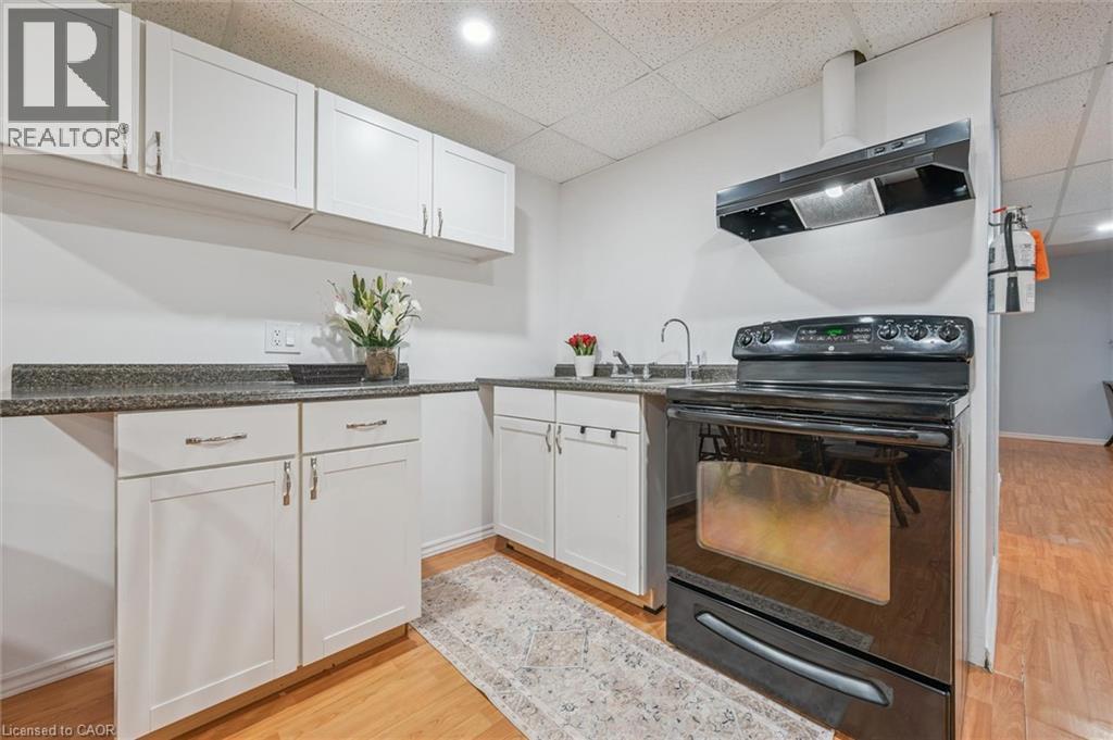 Photo 5 of 224 Pineland Court, Waterloo ON