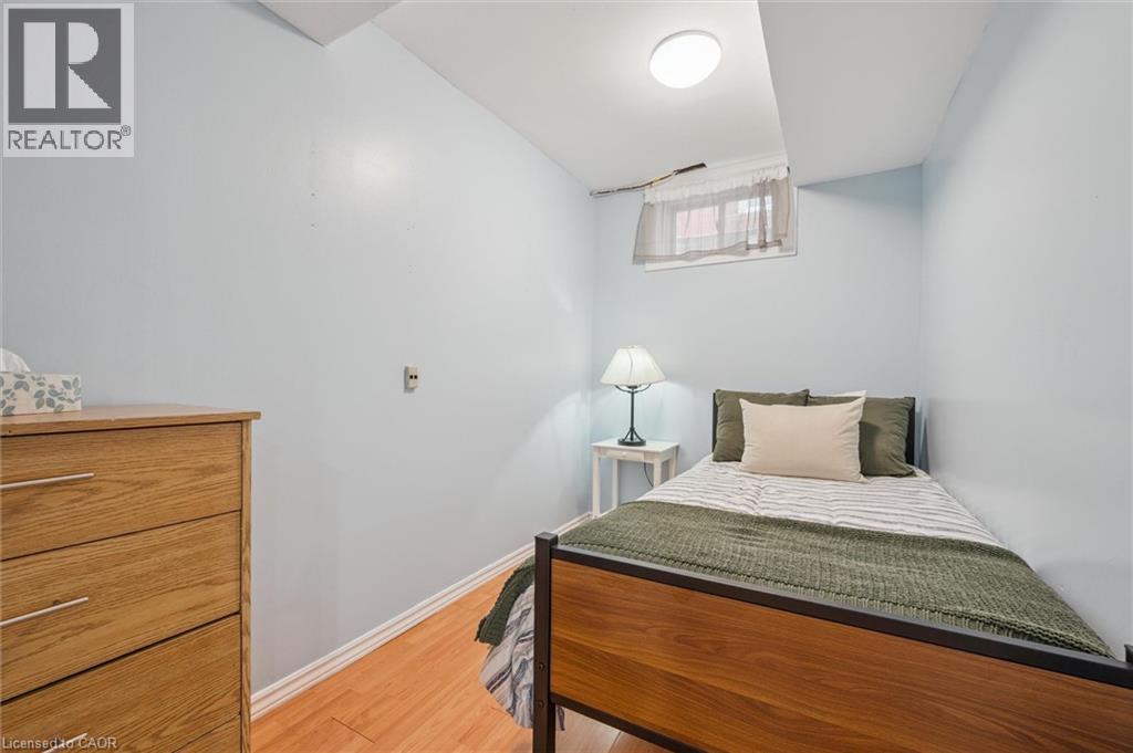 Photo 9 of 224 Pineland Court, Waterloo ON
