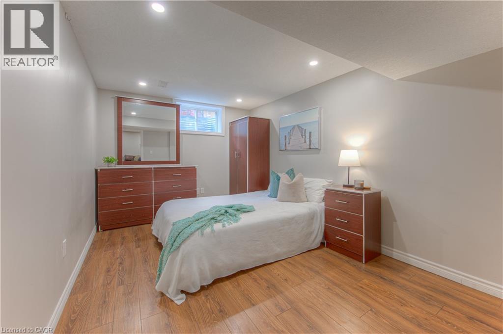 Photo 32 of 139 Pebblecreek Drive, Kitchener ON