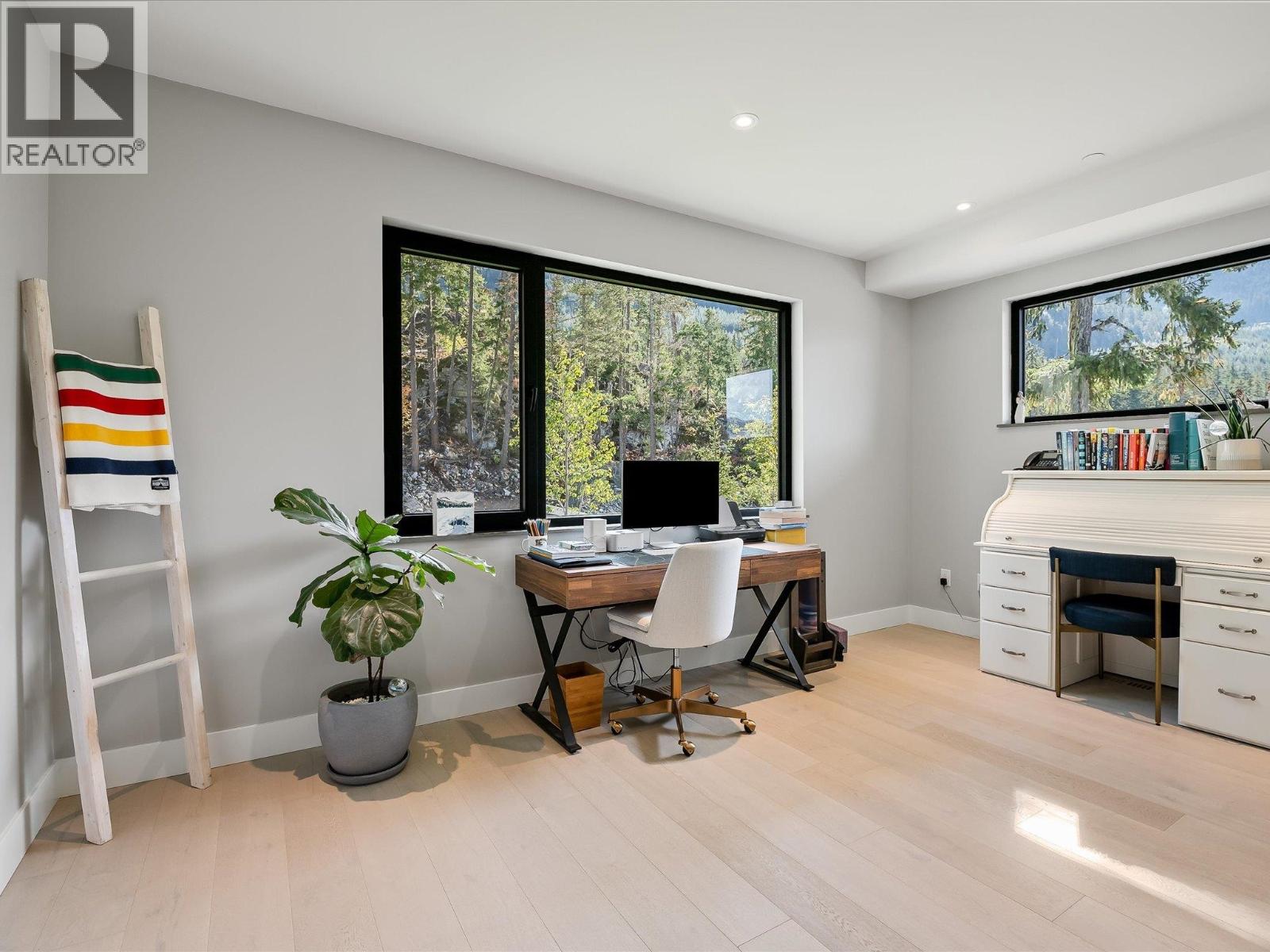 9292 STELLAR'S WAY, Whistler
