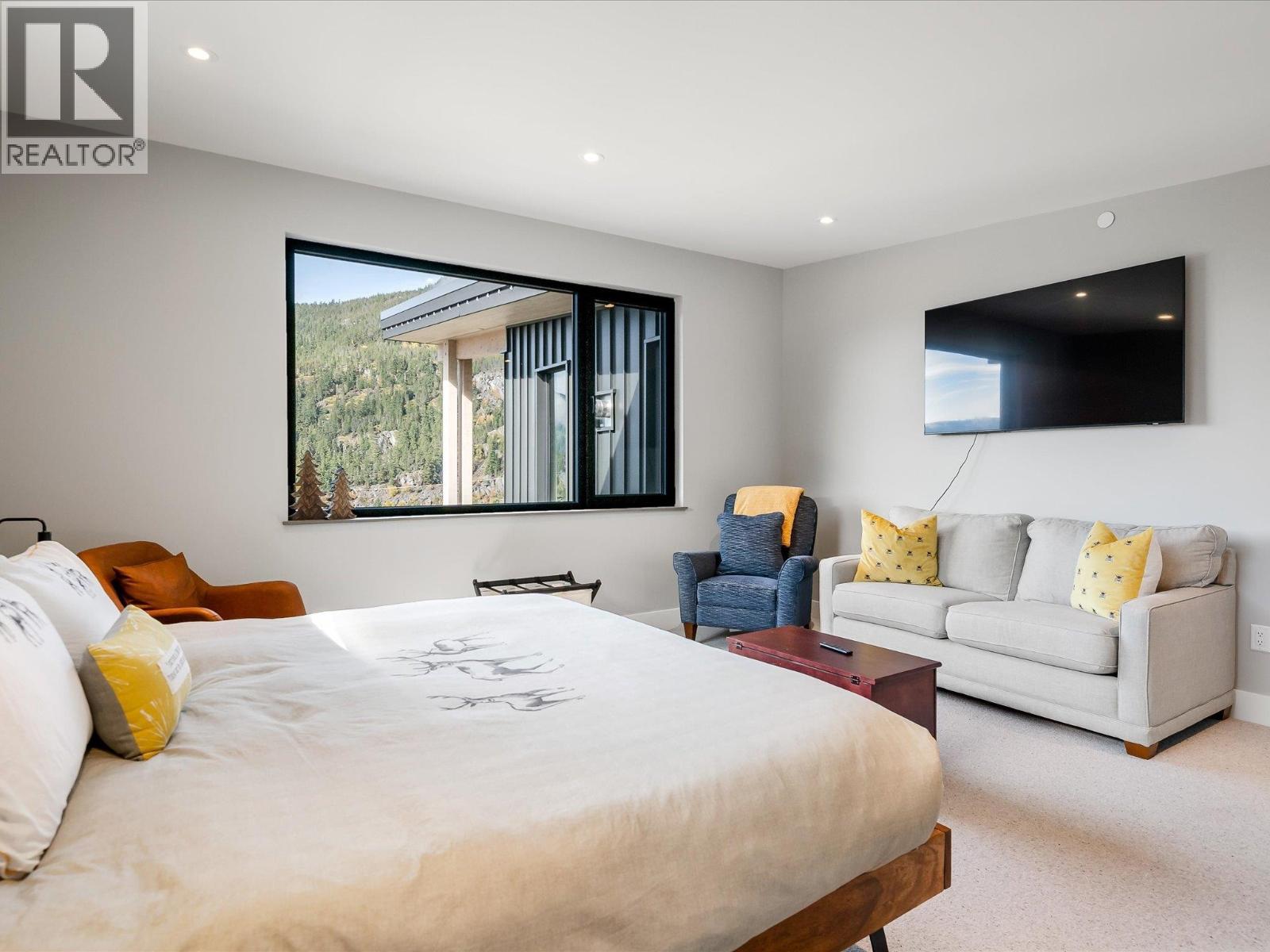 9292 STELLAR'S WAY, Whistler