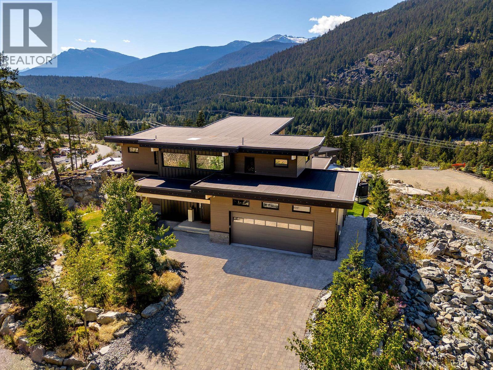 9292 STELLAR'S WAY, Whistler